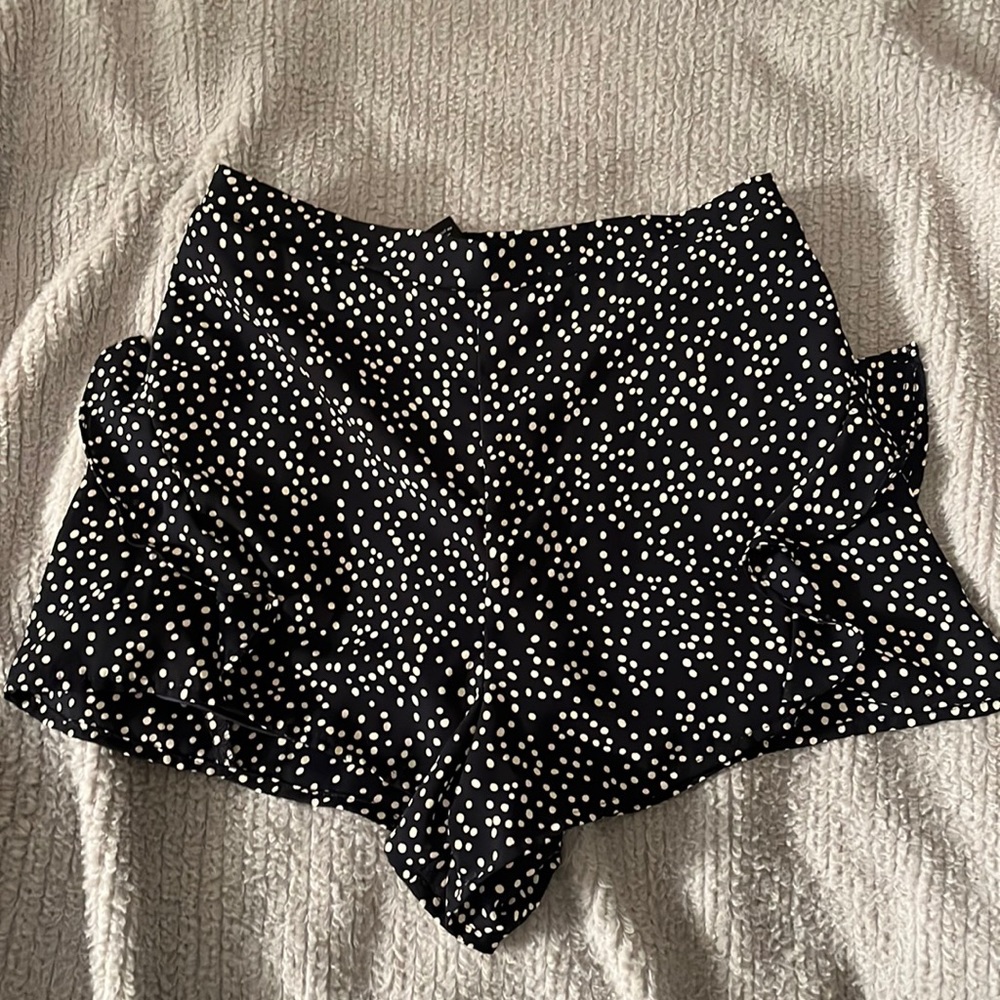 NEW Forever 21 Ruffled Shorts Black and White Polka Dot -Size SMALL